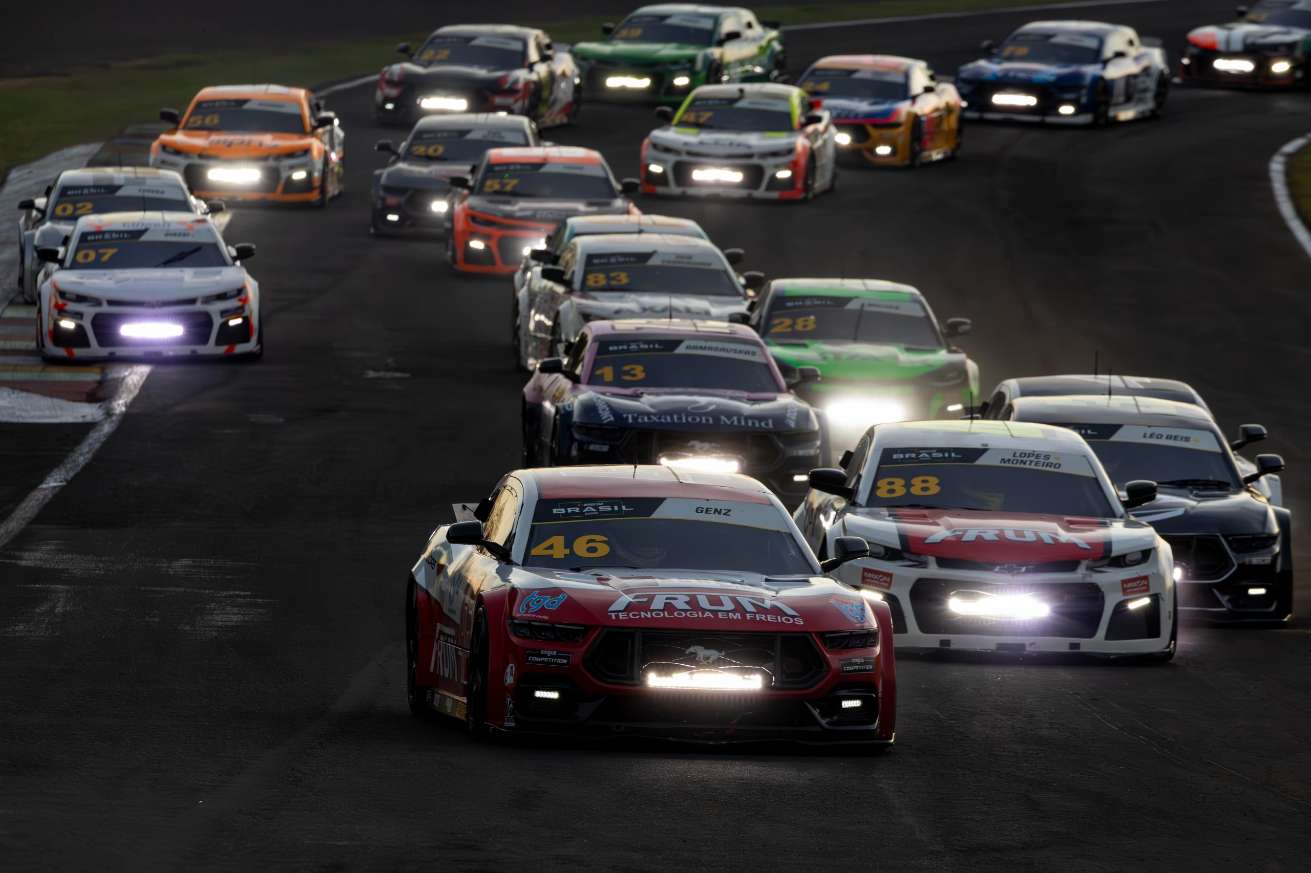 Singus Competition tem bom desempenho na terceira etapa da NASCAR Brasil