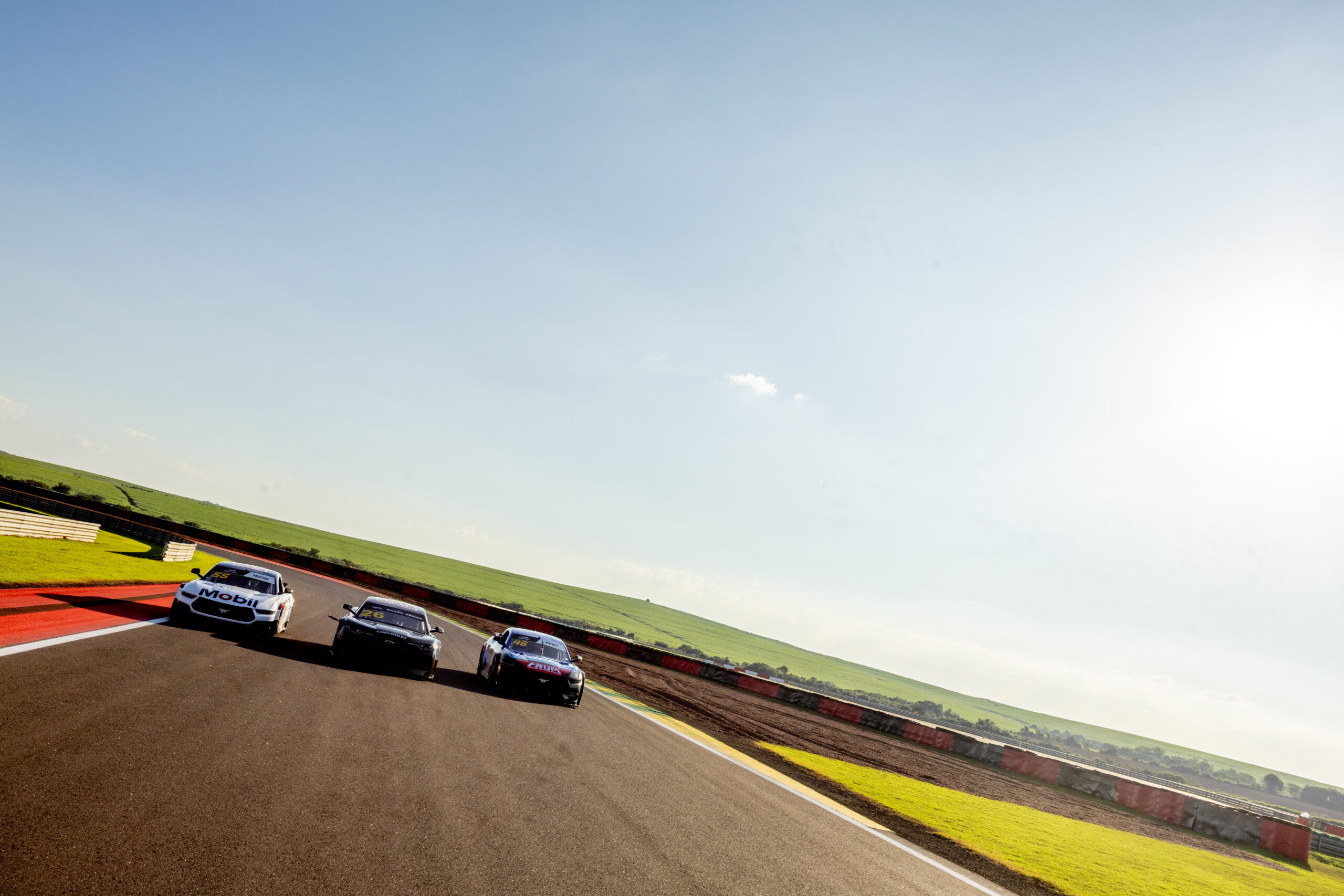 Ronco dos motores vai tomar conta do RS: NASCAR Brasil abre temporada com programação intensa em Santa Cruz do Sul!