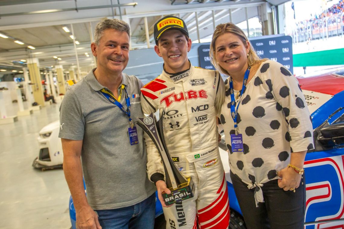 53213388-5b1b-40f8-9507-6d8361007ba5